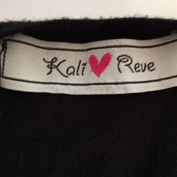 This is a small shirt - Picture 2 of 2